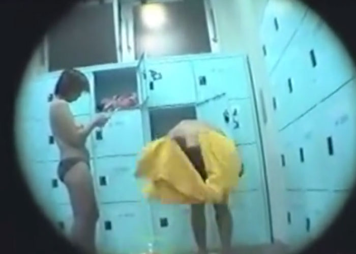 【エロ動画】女もすなる盗撮！女風呂の脱衣所に現れた裸体をリアル撮影！(;ﾟ∀ﾟ)=3 02