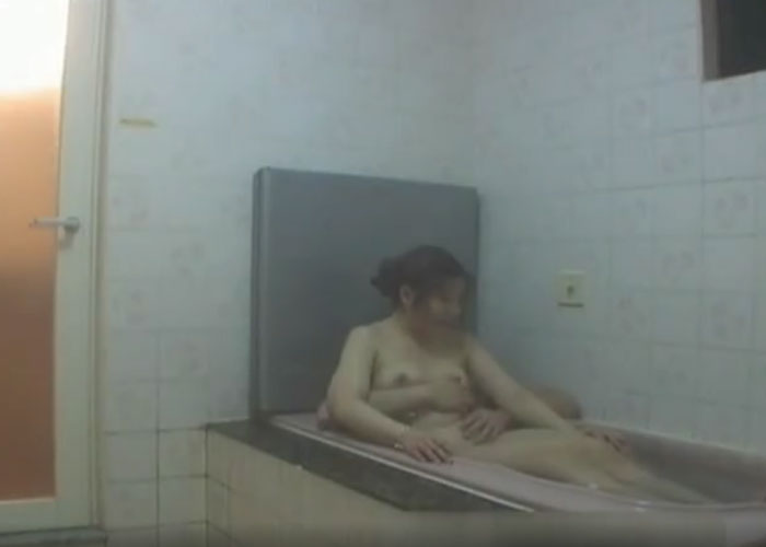 【エロ動画】風呂まで覗かれていた！ラブホで戯れ中なカップル達のひととき(;ﾟ∀ﾟ)=3 01