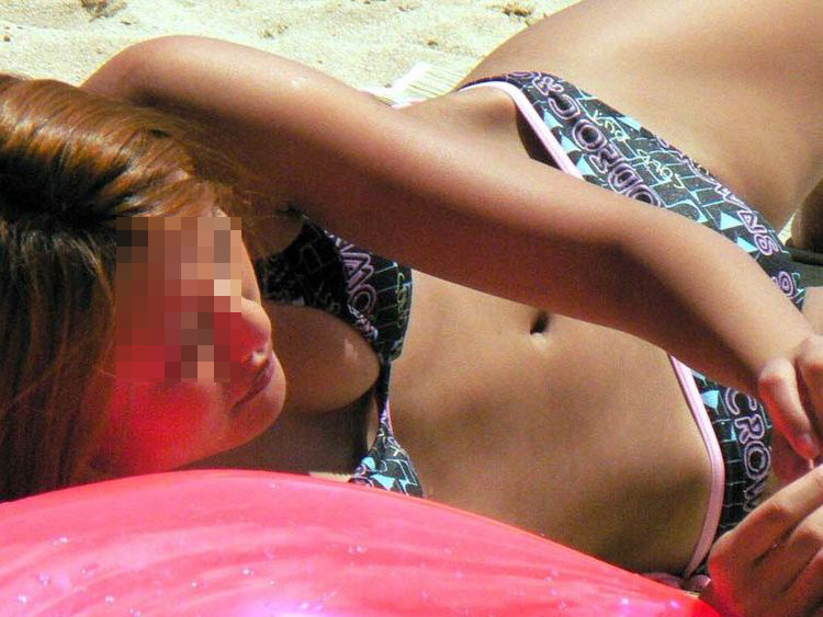 【水着エロ画像】揉んでくれる人を探しに来たかもしれないビーチのビキニ巨乳！(；´∀｀)