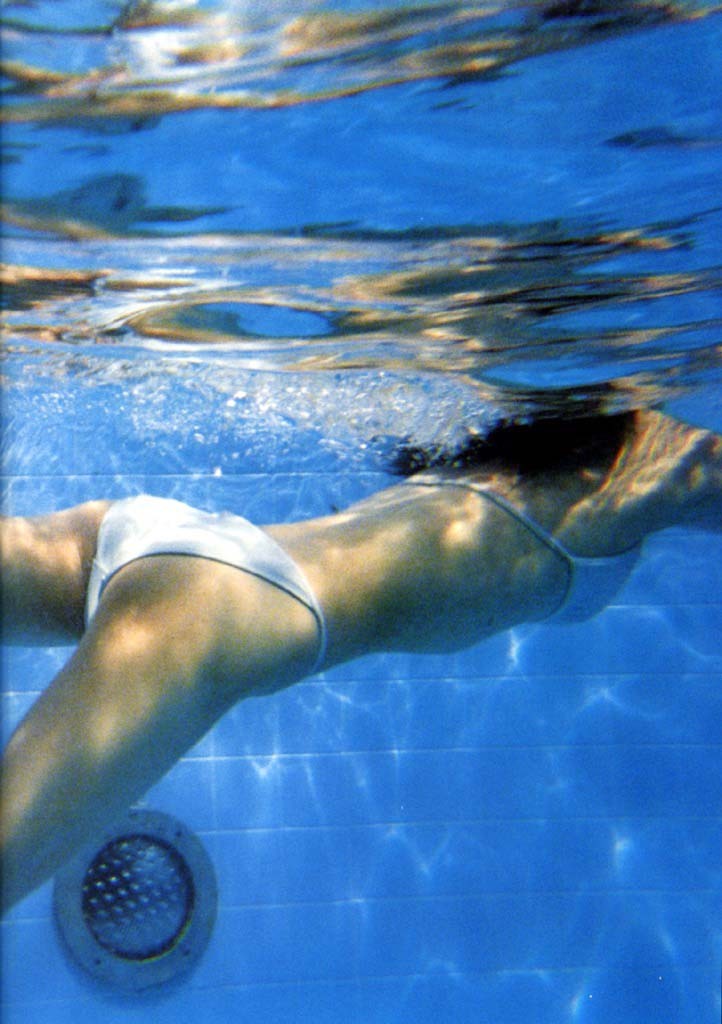 【水中エロ画像】涼みながら興奮できる水の中で揺れる女体観察！(；´∀｀)