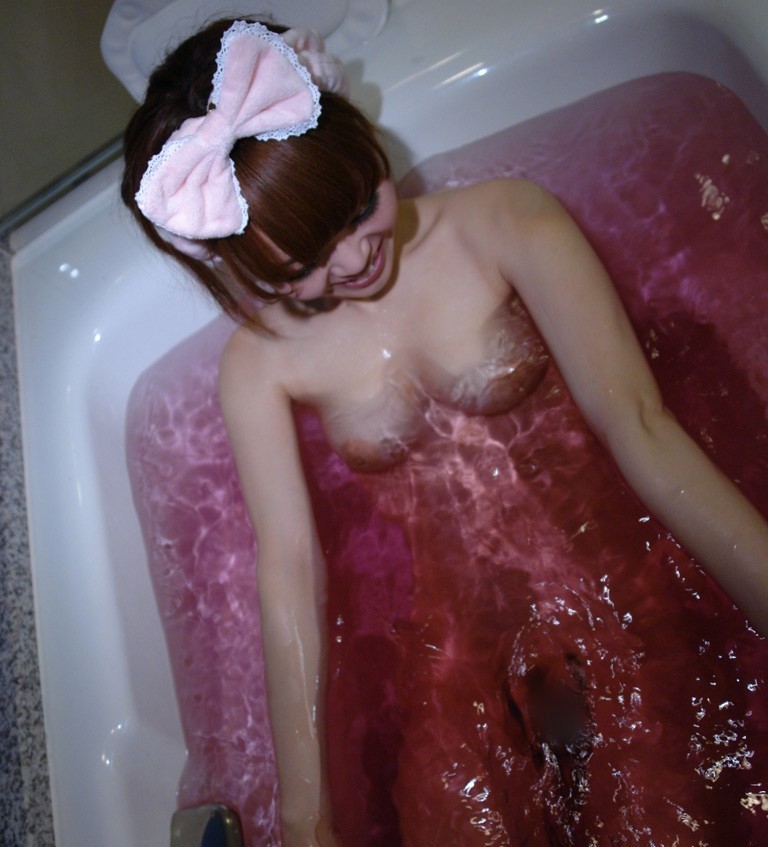 【入浴エロ画像】湯船でおっぱいをゆらゆらさせながら寛ぐお風呂の美女たち！