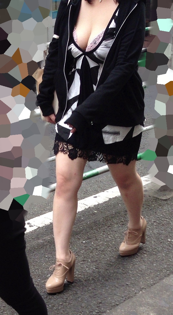 【美脚エロ画像】衣替えが終わるまでにまだいる街角生脚女子の下半身を観察！
