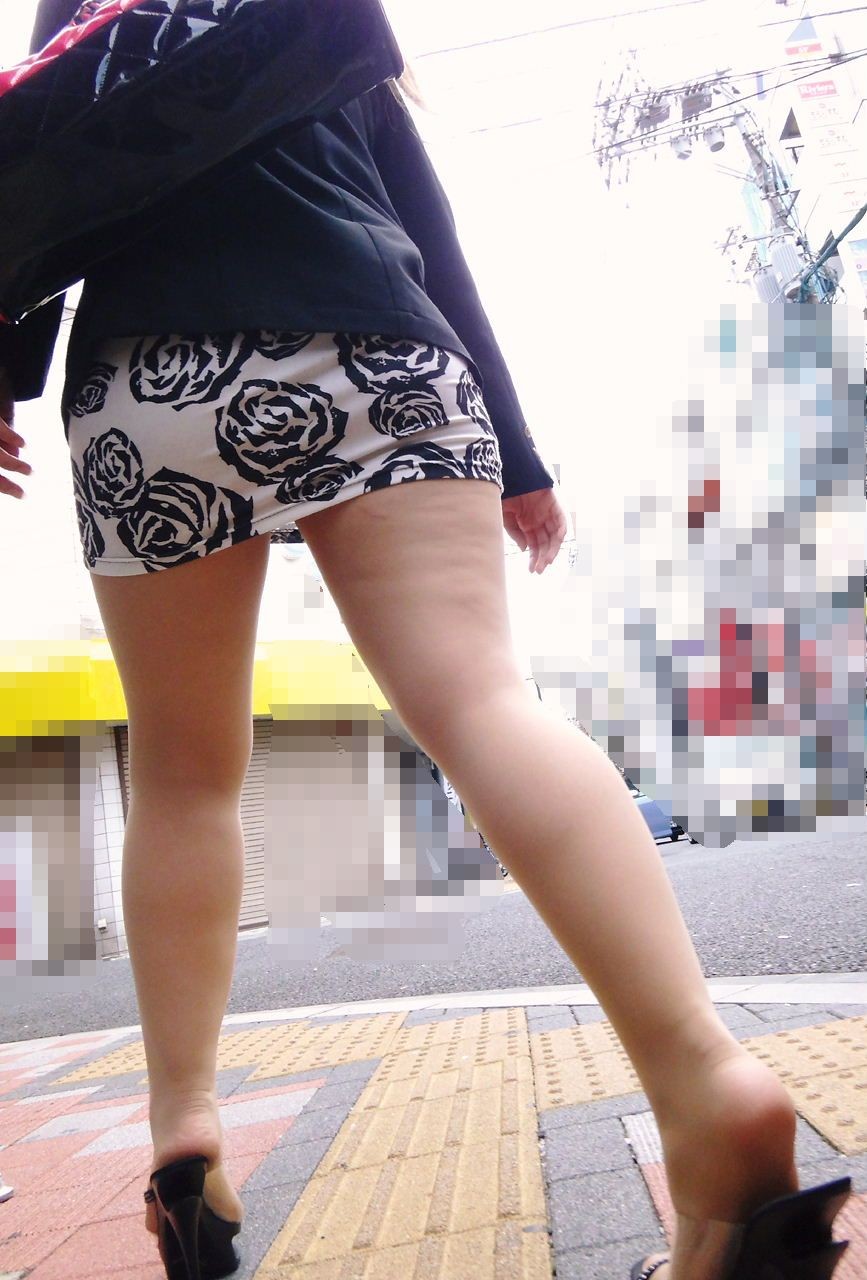 【着尻エロ画像】冬の装い的？街角のぱつんぱつんなタイトスカート着衣尻！