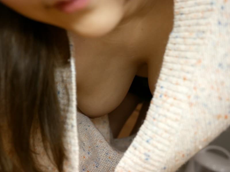 【愛乃まほろエロ画像】ネットで話題を集めた乳袋を持つロリボイン女優・愛乃まほろ！