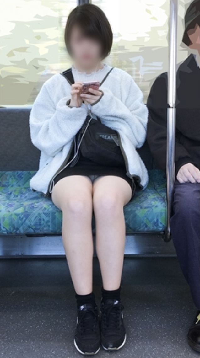 【美脚エロ画像】時には車通勤を控えて…電車の中の一際目立つ淑女の美脚！
