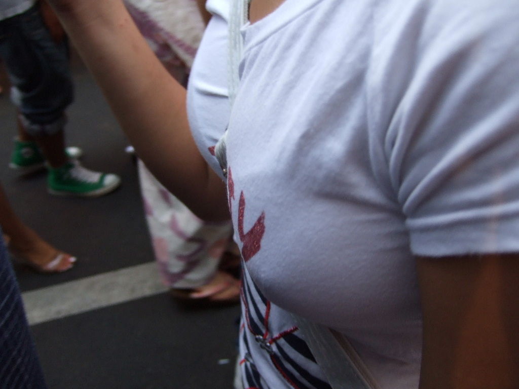 【着胸エロ画像】日本の巨乳率の上昇が事実とわかる街角着衣巨乳撮り！