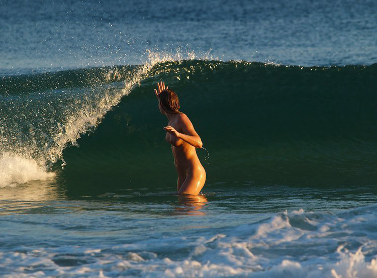 【海外エロ画像】落ち着いたら是非に訪れたい…全裸しか居ないヌーディストビーチへ！