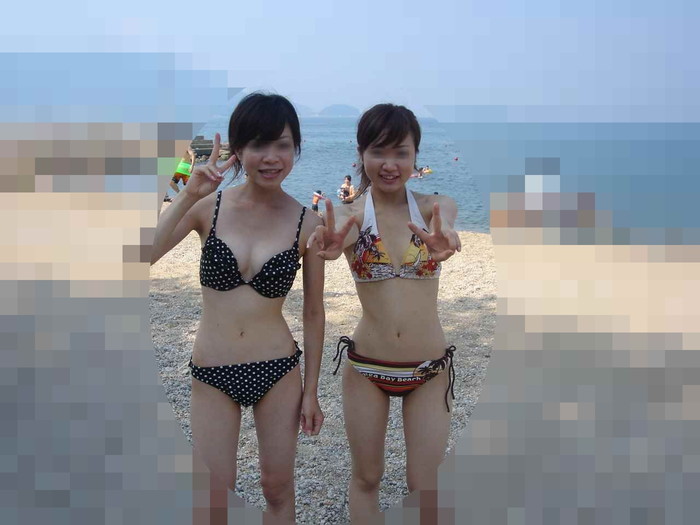 【素人水着エロ画像】素人娘たちのプールやビーチでの水着姿が生々しい！ 13