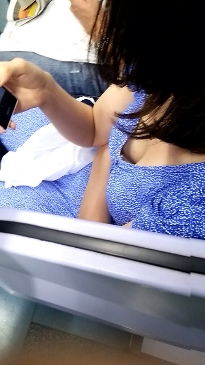 【電車内盗撮エロ画像】油断した女の子を電車内で盗撮しまくった結果ｗｗｗ 06