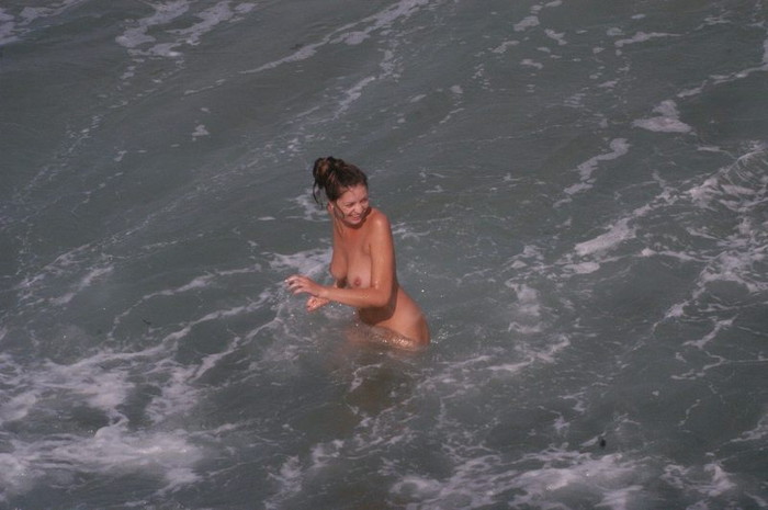 【ヌーディストビーチエロ画像】海外美女の裸が見放題！ヌーディストビーチ！ 19