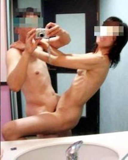 【カップル鏡撮りエロ画像】自分たちのセックスを鏡で自撮りする素人カップル！ 04