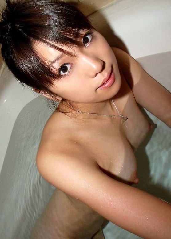 【入浴エロ画像】一糸まとわぬオールヌードで入浴中の女の子！ｗｗｗｗ 17