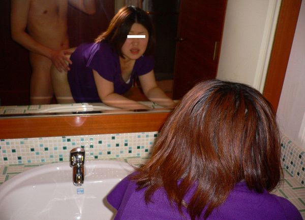 【カップル鏡撮りエロ画像】鏡を理由して自分たちのセックスを記録するバカップルわろたｗｗ 19