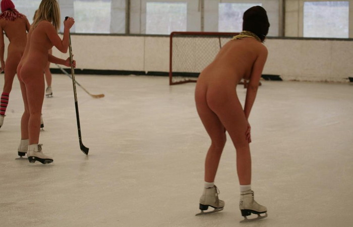 【裸スポーツエロ画像】ユニフォームではなく、全裸でスポーツする女子！ｗｗｗｗ