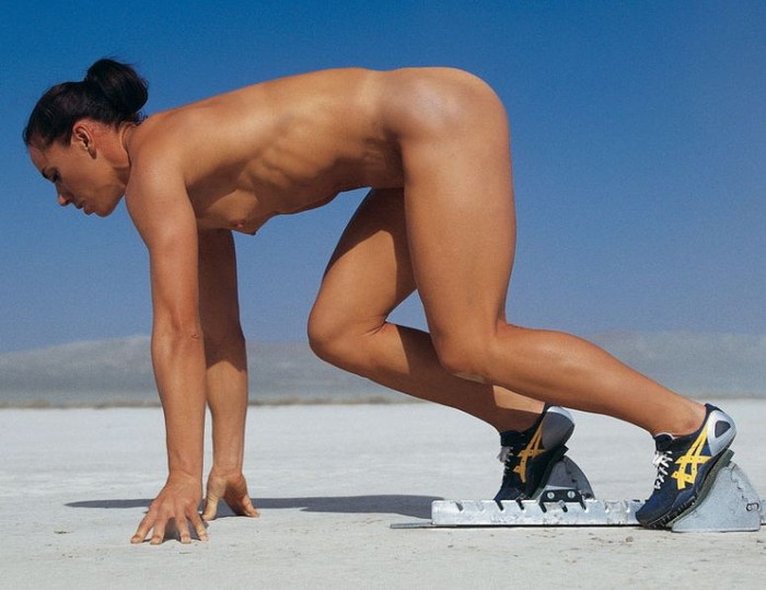 【裸スポーツエロ画像】ユニフォームではなく、全裸でスポーツする女子！ｗｗｗｗ 16