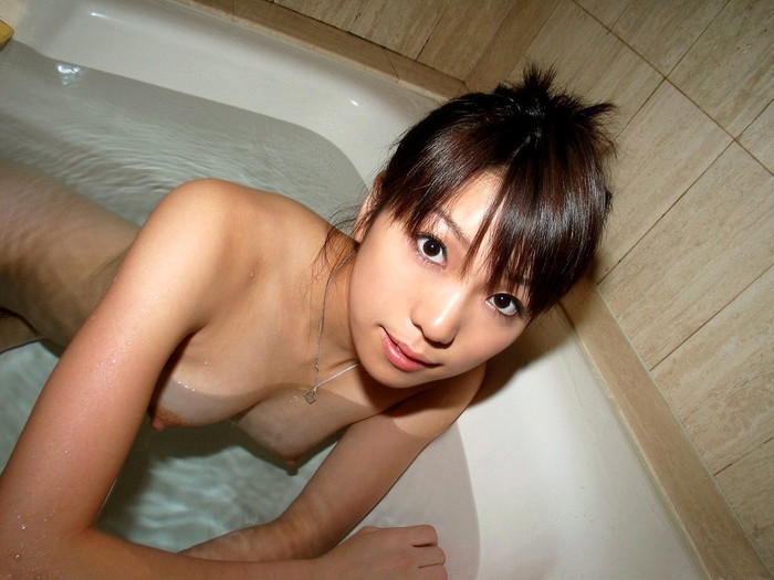 【入浴エロ画像】女の子がお風呂に入る時、そりゃ全裸だよな？ｗｗｗｗ 23