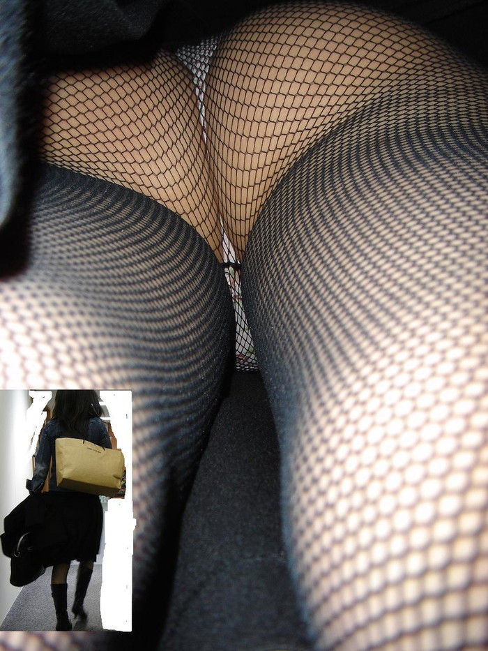 【逆さ撮りエロ画像】女の子のスカートの中身を直下から狙ってみた結果ｗｗｗ 21