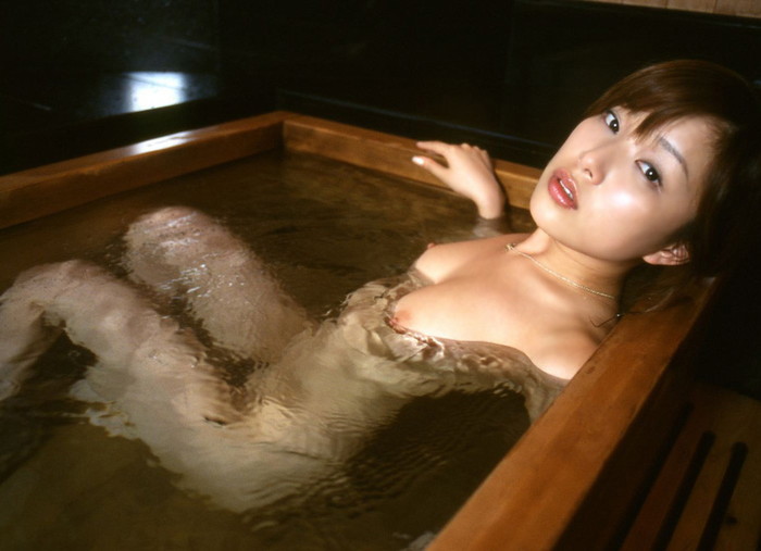 【入浴エロ画像】女の子が全裸になる時！お風呂では男も女も全裸だぜ！ｗｗｗ 24