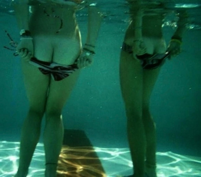 【水中エロ画像】水面下で行われているエロ行為の画像集めてみたｗｗｗｗｗ 02